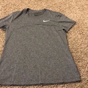 2 Nike shirts 👚